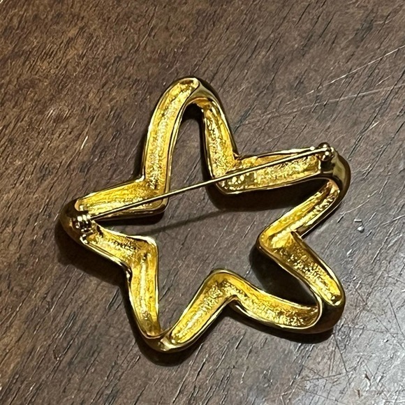 Lady Remington Gold Freestyle Star Pin Brooch - Picture 3 of 5